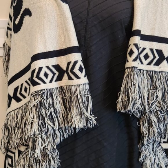 Trunk Up Elephant woven Black/Creme Shawl Collar Sleeveless Duster/Reversible - Picture 4 of 16